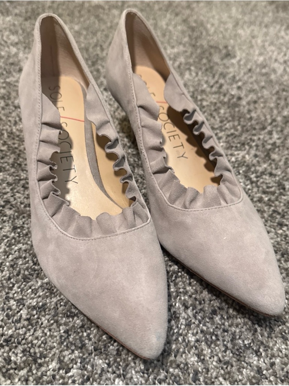 Sole Society Light Gray/Taupe Suede Pointed Ruffle Heels size 7
